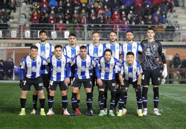 武磊:对足球的热爱!人口4千的小镇上千人到场观战