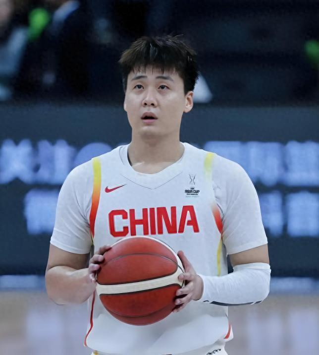 开云体育app-手握3个CBA冠军，如今是男篮队长，弟弟小他22岁，5岁就走篮球路